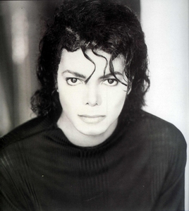  There are a lot of people who think so, that Michael is alive and his death is just a facke...Of course, i would give all to make him alive...But, actually, i dont believe this, i dont think that Michael could do it with us, he loved his شائقین and such Big Lie is not about him...