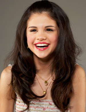  Do anda know how Selena got her name because i do!