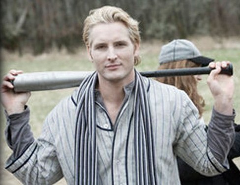  Well most people would pick edward, but me i'm totally for Carlisle and why? OMG first he's: *hot *sexy *gorgeous *caring *blond :D *his smile kan dazzle tu :-) *and he doesn't mind to bite tu :D héhé lol