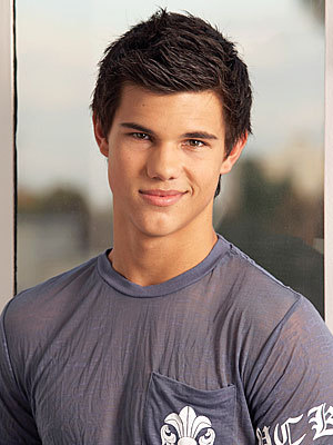  Taylor Lautner all the way!! but if u asked me if i would rather datum Edward of Jacob i would tell u Edward. I like Taylor for the simple fact that he is meer my age and to be honest SOOO much HOTTER!! Wait...HOTTER doesnt even begin to describe him...he is beyond words...too hot to handle! lol Edward is so sweet and just globaal, algemene attracts to me meer than Jacob...weird but true :) Just to add this Kelan Lutz is Gorgeuos!!!