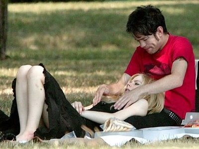  But unfortunately Deryck and Avril broke up not to long back. Apparently Avril kicked him out of the house and now Deryck is really torn up about it... but idk