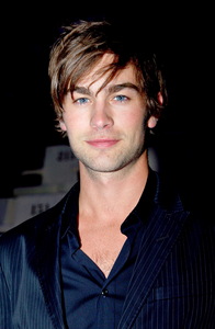  Ian has to be in his early to mid 20's. Otherwise, it would be way too creepy when Wanda is transferred into Pet, who is 16 going on 17. Here are my picks: Ian: Chace Crawford Kyle: Ian Somerhalder Jared: Ben McKenzie ? Melanie: Emmy Rossum ? Melanie is tough and strong in her memories/flash backs, but while she is hosting Wanda, she has to be able to show Wanda's characteristics. Wanda is victimized so much in the caves. She's timid, afraid, gentle, and self-sacrificing. It's important to have a Melanie that can play both sides of the coin.