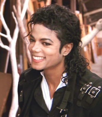 It's my fave MJ's photo ! I love his smile and all Bad era :D
Love you more MJ ! <3