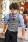  i LOVE LOVE LOVE LOVE LOVE LOVE AND LOVE nick jonas lol lol lol he is the hottest because he is ssssoooooooooooooo dreamy xoxoxoxox xoxoxoxoxo nickjonas