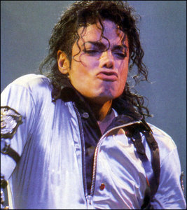  Rock With You, Human Nature, Liberian Girl, atau Whatever Happens!! Cinta ya MJ <3