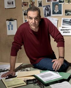  Does anyone know why Mandy Patinkin left? Not the character but the actor.