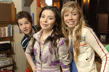  Which iCarly movie is better??iGo to 日本 または iDate a Badboy????