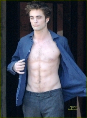  I read somewhere that Rob six pack in New Moon isn't real and thet apparently painted it on, is this true? Even if it is it doesn't matter because he will still be SEXY ans completely gorgeous!! Thanks x
