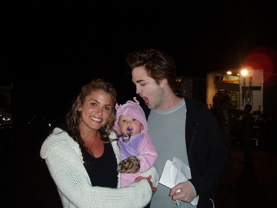  Wouldn't it be a huge happenstance, if kristen was really pregnant from rob. and then get the baby when they lense Breaking Dawn ??!!!!