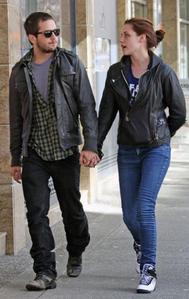  I don't know about Niki,but I'm sure he is not dating with Kristen,as she is with Michael Angarano and they look WONDERFUL together!!!!!!!!