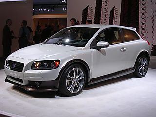  Ive juts found a pic that looks alot like the 1 in the movie, its a volvo C30. Think it looks the same? Well i think it looks the same, maybi i just cant remember
