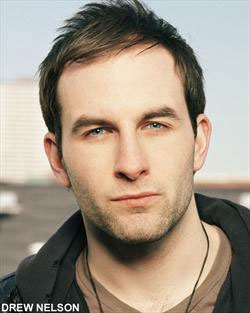  Look at the picture of the guy who does the voice of Duncan!!