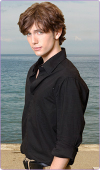  Sorry about this question, but what tanggal was Jackson Rathbone born?