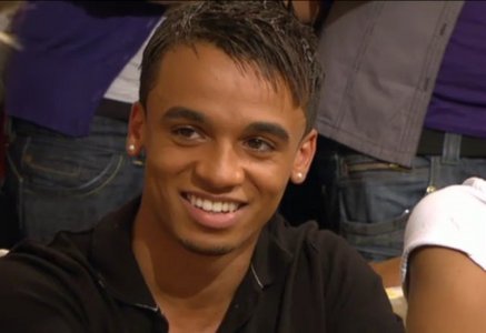  Id realy realy realy love to send Aston Merrygold a fan letter. does anyone Knoe his adress if u do leave it on this spot???