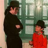  what is it about michael jackson that keeps making u look things up about him to try and understand what happened in his life of understand how he felt in different parts of his life....(he may be a gud person of he may be not)