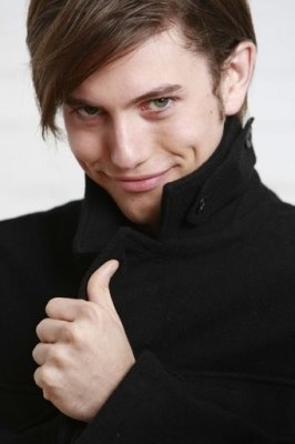  Sorry about this question, but what tarehe was Jackson Rathbone born?