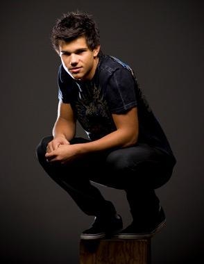  i was suprised that taylor lautner was cast aas jake. i thought he was COMPLETELY different than that. but he is sooooo hot thoughh!!!