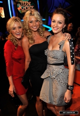 Is leighton meester friends with aly and aj?