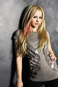 Does anyone have a link to Avril's REAL twitter page?