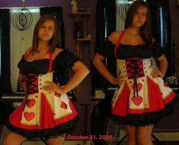  I'm going to be the queen of hearts from Alice In Wonderland what do tu think.