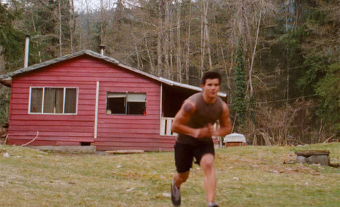  ...DUH... he always looks hot but... hah I was speechless when I saw it ;p and his body. . . look at him running :D WUHU GO JAKE!