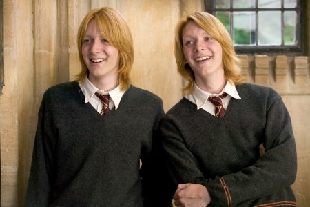  yep i like the weasley twins too! but i'm not really in Liebe with any of the charactes that way...