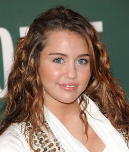  Which Miley's song(s) is/are madami popular?
