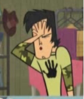  Trent's baju had "Smiths" on it in CampTV, TDI before it was called TDI, so apparently Cartoonnetwork screwed up sum were and put "Smiths" on Trent's baju on the "make anda own Krismas card game" on their website, so yah, sum one screwed up sumwere!