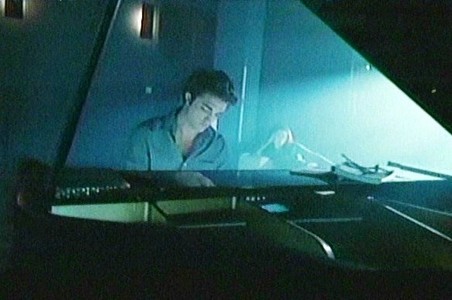  Wow, really liked it, especially the first part where it appears Edward playing the piano, and there was playing the piano in the song (more یا less in mimute 0:26-0:31) ;D