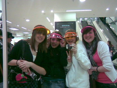 pfft frogs, they're nothing on awesome hats in Primark!! :D 
me wins! ♥