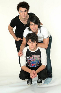 I THINK IT IS SO HOT THEY ARE ON FIRE FOR ME JONAS IS SO HOT THAT IS PROBLEY SO IN LOVE WITH JOE MORE