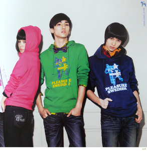 I LOVE SHINEE!!!
why?"
because
they are amazing singer and dancers
they are a good model for us teens
