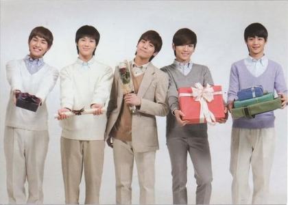 my lovely SHINee~

i love them so so much..my love towards them can never be expressed by words..re
