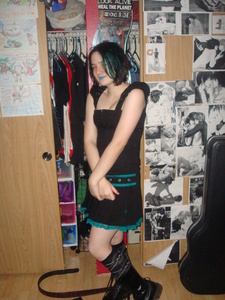  I've been told I look like a certain goth... ;D (The violão, guitarra case in the bg is my boyfriend's. Go f