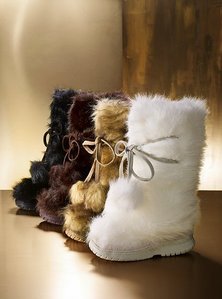  xin chào guys! I just ordered the CUTEST boots from VS! (I got white) They're on backorder until the 12th