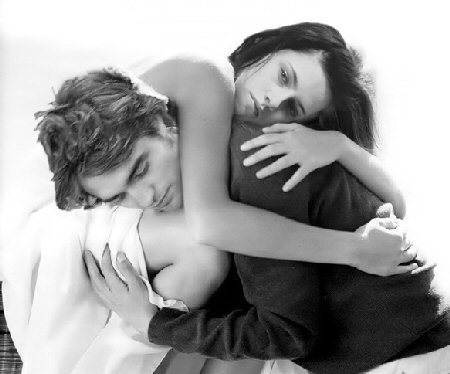 This pic is Edward Hugging Bella

Next Person Do...
Wolf Pack