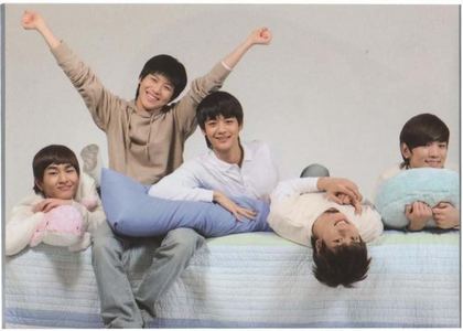 SHINee members are very close to each other.. they love each other and they respect each other..

t