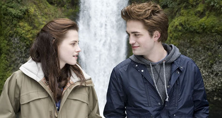  To play this game 당신 have to tell a story about twilight, the story will keep moving on. Each person