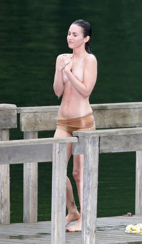  Megan लोमड़ी, फॉक्स Topless!