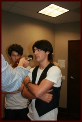  Jonas Brothers @ Channel 93.3 Your mostrar concierto