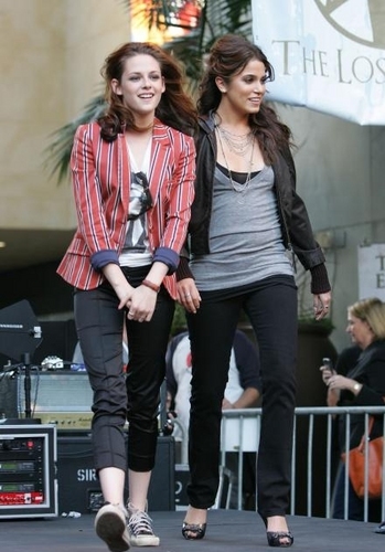  Kristen & Nikki at LA Hot Topic
