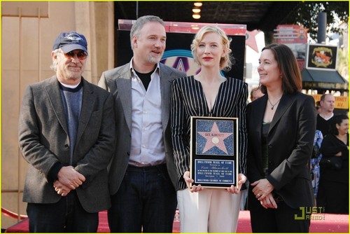  Cate Gets Her 별, 스타 on Walk of Fame