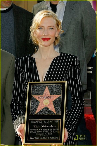  Cate Gets Her तारा, स्टार on Walk of Fame