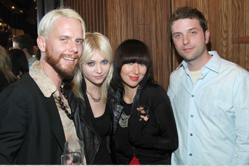  TAYLOR MOMSEN 'Knock Out Cosmetics' द्वारा Mike Potter & Aaron McCann (November 28th)