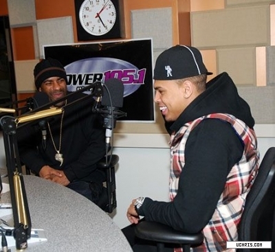  Chris Brown stops द्वारा the Power 105.1