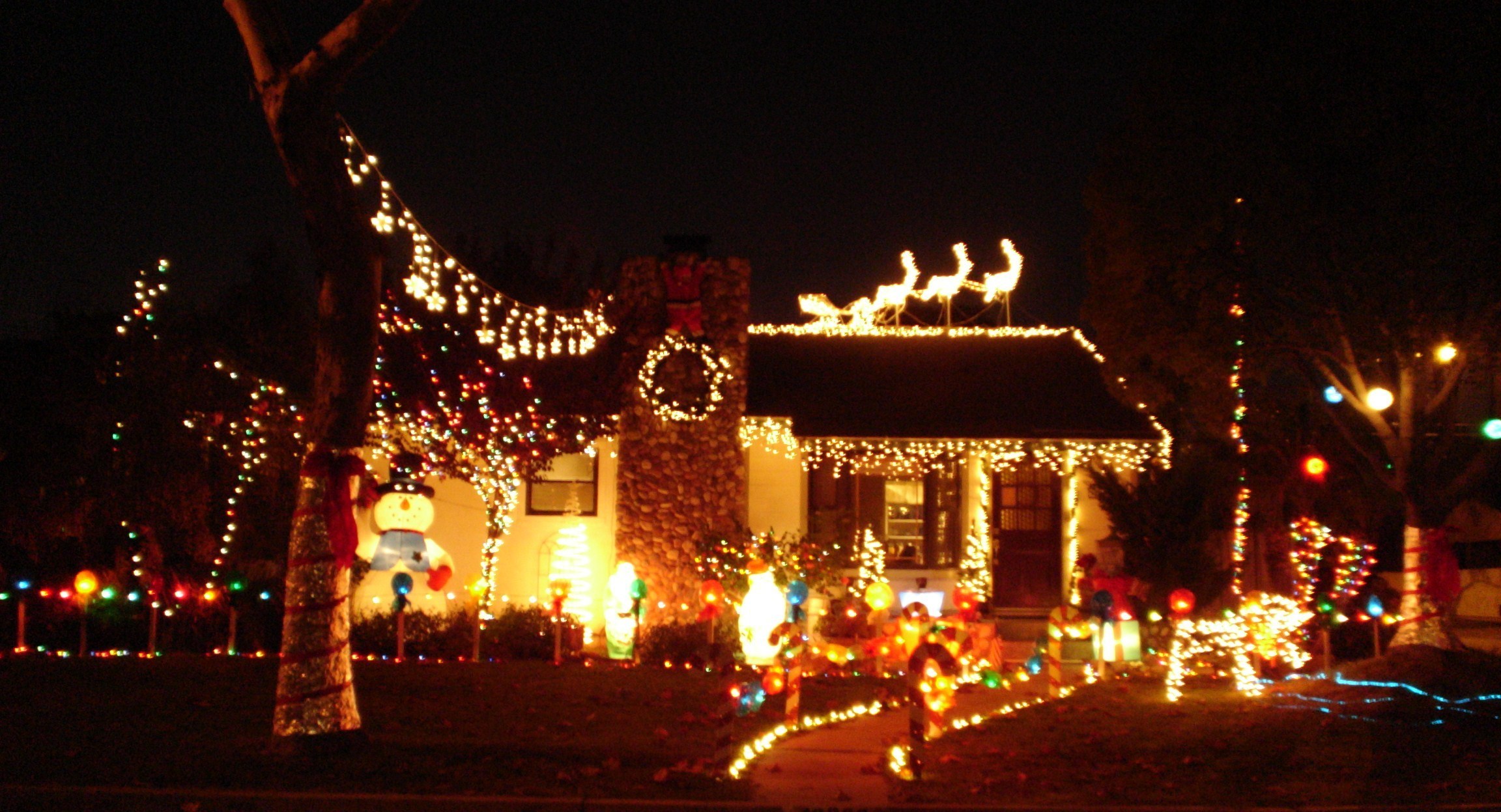 Christmas Lights - Christmas Photo (3088810) - Fanpop