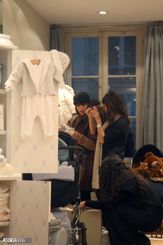  Jessica shopping in Paris