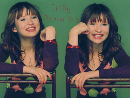  Emily پیپر وال