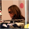 Jennifer shopping - jennifer-lopez photo
