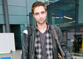 Robert Pattinson with a new cut - twilight-series photo